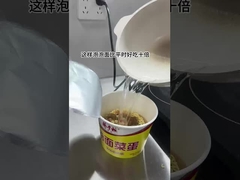 Je kunt ook de instant noedels op deze manier koken.