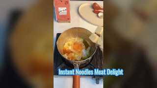 Koken van instantnoedels, vermicelli met vlees