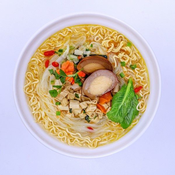 Vermicelli en noedels met een rijke sap smaak pittige instant noedels