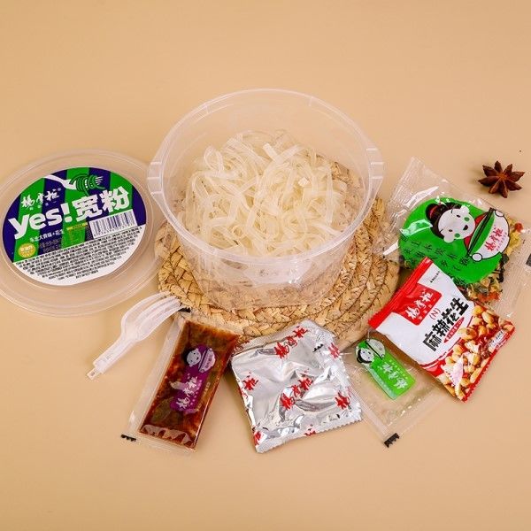 Kookwater 5 Mins Breed Platte Vermicelli Instant Noodles Met Pinda's En Breed Vermicelli
