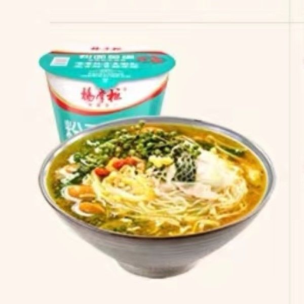 Kruidige en zoete Koreaanse Cup Instant Noodles gecombineerd met Vermicelli Rattan Peper smaak