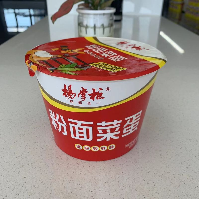 185g * 12 Barrel Cup Instant Noodles met Vermicelli Een beetje pittig Authentieke Aziatische smaken