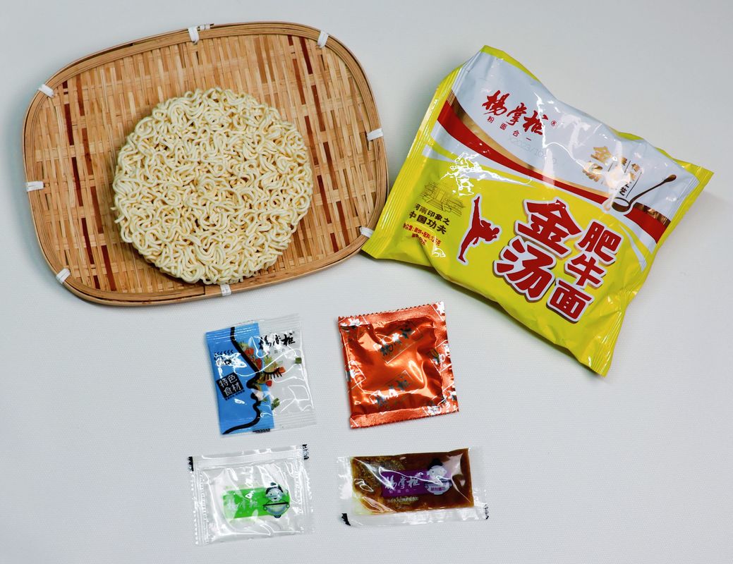 12 maanden houdbaarheid Instant Noodles Gouden soep Bies smaak voor de beste smaak ervaring