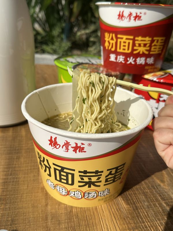 Kookmethode Kookwater Roer gebakken instant ramen noedels met noedels 182g en ingrediënten noedels
