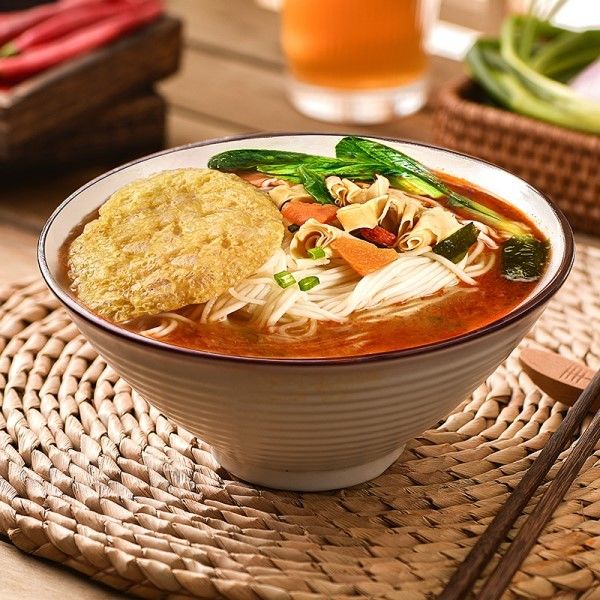 Niet gebakken Ramen Instant Noodles HK Rich Juice Aroma Zoet En Spicy Spicy Chinese Noodles
