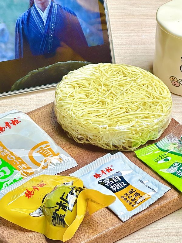 Ervaar de authentieke smaak van ramen noedels 161g portie grootte kip smaak kruiden