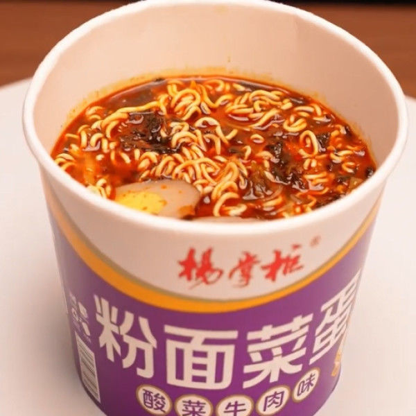 189g*12 Vermicelli en Noedels Zure Mosterdgroenten Rundvleessmaak Gemaakt met Groente-ingrediënten