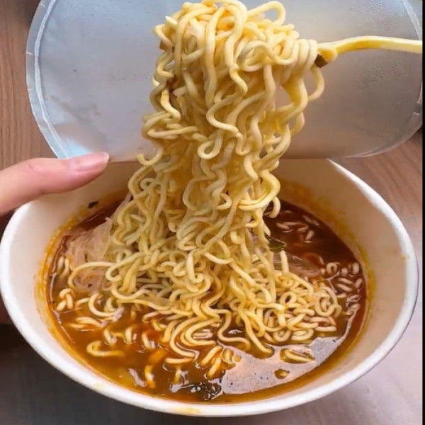 8 Minuten met kokend water Chinese zoete aardappel vermicelli 189g*12 Snelle en gemakkelijke maaltijd