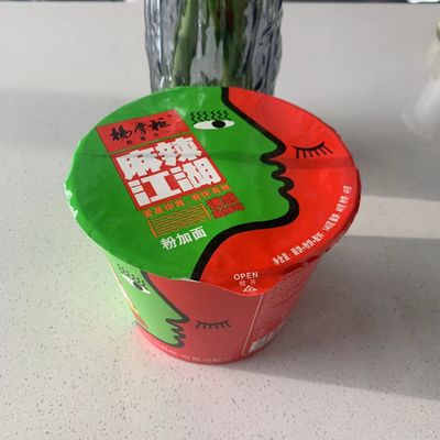 146 gram zure en pittige vermicelli en instant noedels voor een heerlijke maaltijd.