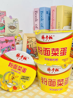 Cup Noodles Geurige en pittige Gouden Soep Bies smaak Ingrediëntenbehoeften