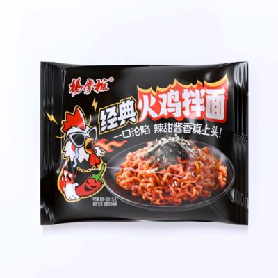 Spicy gebakken instant noedels hete kip smaak pittige Chinese inssant noedels Koreaanse ramen